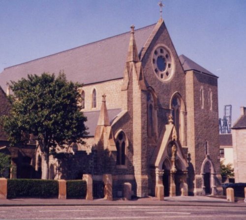 Newly renovated, looking nice and clean! Roof renewed, stonework restored.